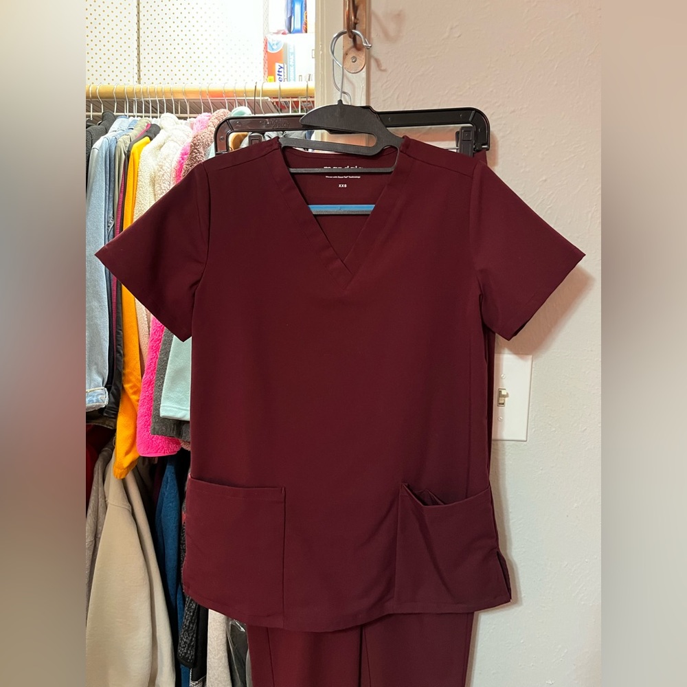 WINE mandala scrubs set